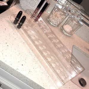 Acrylic lipstick holder